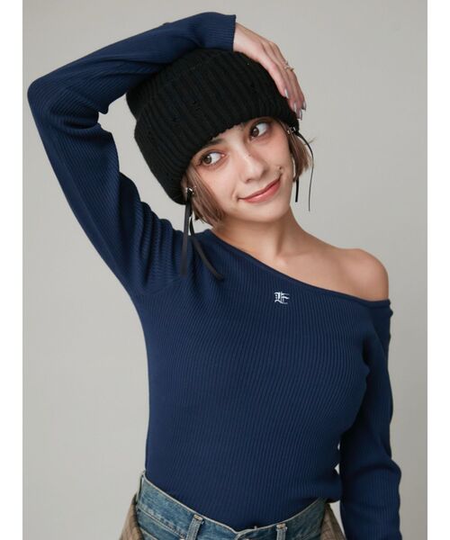 EVRIS（エヴリス）の「ワンポイントワンショルダーニットトップス（ニット/セーター・レディース・ホワイト/ネイビー/ブラック/グレー・FREE）」の8枚目の写真