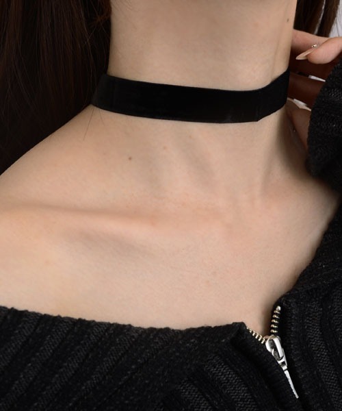 Mayree（メイリー）の「【float】ベロア シンプル チョーカー【9サイズ展開】（チョーカー・レディース・ブラック系5/ブラック系6/ブラック系7/ブラック系8/ブラック系9/ブラック系2/ブラック系4/ブラック系1/ブラック系3・FREE）」の5枚目の写真