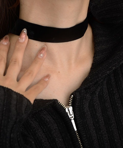 Mayree（メイリー）の「【float】ベロア シンプル チョーカー【9サイズ展開】（チョーカー・レディース・ブラック系5/ブラック系6/ブラック系7/ブラック系8/ブラック系9/ブラック系2/ブラック系4/ブラック系1/ブラック系3・FREE）」の6枚目の写真