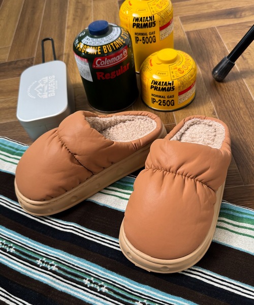 CALIFORNIA OUTFITTERS(カリフォルニア アウトフィッターズ)の「2-11E91 ダウン調 もこもこ あったか スリッパ ルームシューズ 防寒(サンダル・レディース・ブラック/ブラウン・40-41/38-39/36-37)」の8枚目の写真