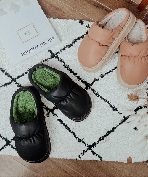 CALIFORNIA OUTFITTERS(カリフォルニア アウトフィッターズ)の「2-11E91 ダウン調 もこもこ あったか スリッパ ルームシューズ 防寒(サンダル・レディース・ブラック/ブラウン・40-41/38-39/36-37)」の3枚目の写真