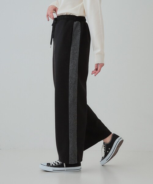 SHOO・LA・RUE（シューラルー）の「【S-LL】脚のラインをきれいに見せる サイドライン起毛イージーパンツ（その他パンツ・レディース・ブラック/ライトグレー・02/01/04/03）」の4枚目の写真