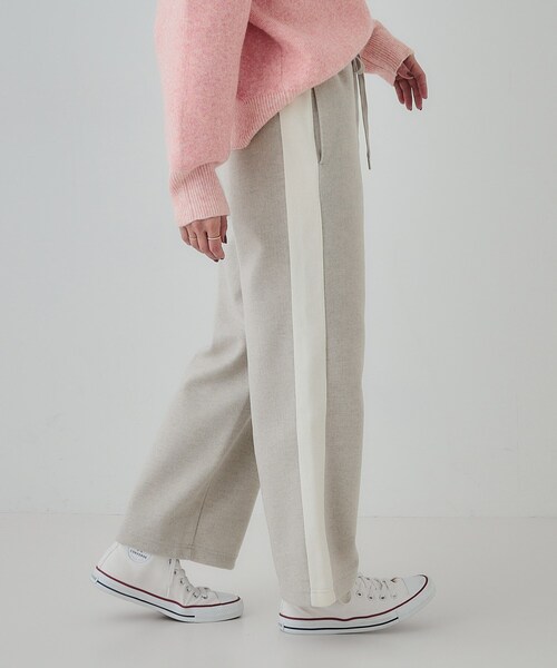 SHOO・LA・RUE（シューラルー）の「【S-LL】脚のラインをきれいに見せる サイドライン起毛イージーパンツ（その他パンツ・レディース・ブラック/ライトグレー・02/01/04/03）」の8枚目の写真