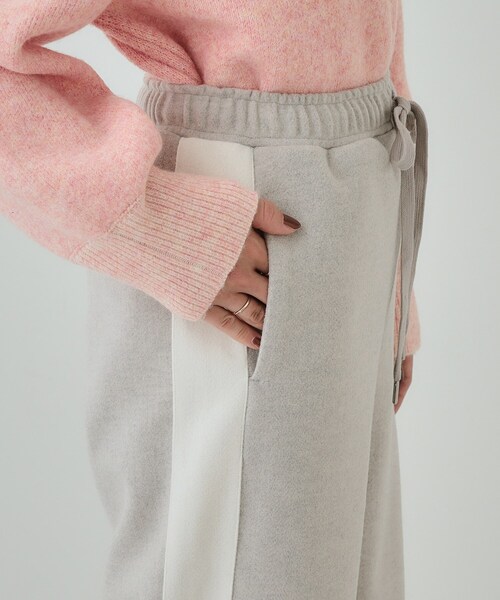 SHOO・LA・RUE（シューラルー）の「【S-LL】脚のラインをきれいに見せる サイドライン起毛イージーパンツ（その他パンツ・レディース・ブラック/ライトグレー・02/01/04/03）」の16枚目の写真