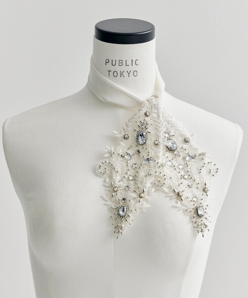 tanakadaisuke（タナカダイスケ）の「【tanakadaisuke/タナカダイスケ】《STUDIOUS別注》crystal bijou neckchief/ボウタイ/別注カラー（バンダナ/スカーフ・レディース・ブラック/ホワイト・FREE）」の4枚目の写真