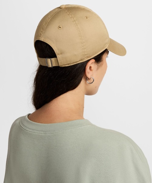 NIKE（ナイキ）の「【NIKE】ナイキ クラブ アンストラクチャード フォーチュラ ウッシュ キャップ（キャップ・レディース・ネイビー/グレー/ピンク/ベージュ系その他2/ホワイト/ブラック・FREE）」の15枚目の写真