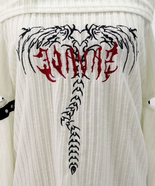 Diable baiser（ディアブルベーゼ）の「オフショル骨ロゴリブニットソートップス【大きいサイズ有】（Tシャツ/カットソー・レディース・グレー・LARGE/MEDIUM/4L/3L/LL）」の6枚目の写真