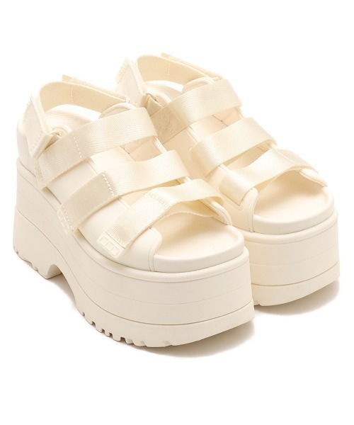 UGG(アグ)の「UGG W GOLDENRISE / アグ ゴールデンライズ(サンダル・レディース・ホワイト/ブラック/ベージュ・22.0cm/26.0cm/25.0cm/24.0cm/23.0cm)」の22枚目の写真