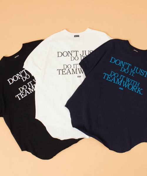 AMERICANA - アメリカーナ JEANS FACTORY Tシャツ ロゴ F チャコールグレー AMERICANA - アメリカーナ JEANS FACTORY Tシャツ ロゴ F
