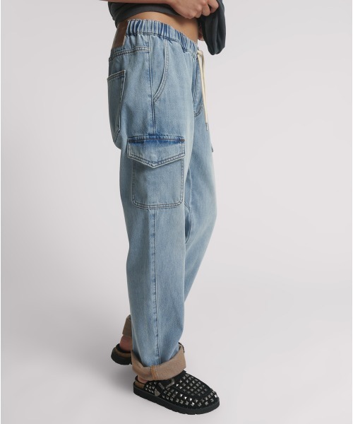 One Tea spoon（ワンティースプーン）の「CARGO SHABBIES DRAWSTRING BOYFRIEND JEANS（デニムパンツ・レディース・ライトインディゴブルー・XS）」の3枚目の写真