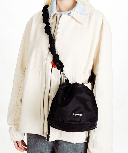 Topologie（トポロジー）の「Topologie /  REVERSIBLE BUCKET（ハンドバッグ・レディース・ブラック/オリーブ/レッド・ONE SIZE）」の4枚目の写真