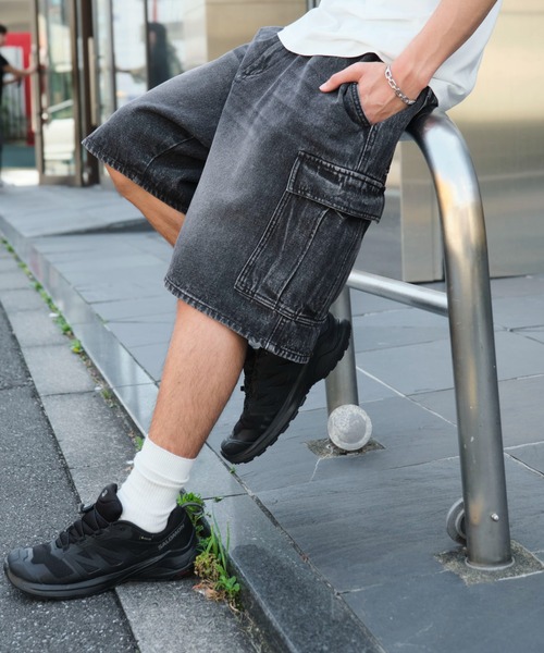 WEGO(ウィゴー)の「WEGO/イージーバギーデニムカーゴショーツ(デニムパンツ・メンズ・ブラック系2/ブラック系3/スカイブルー・SMALL/MEDIUM/LARGE)」の2枚目の写真