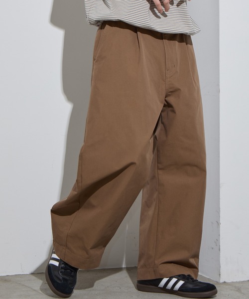 SLICK（スリック）の「【SLICK/スリック】T/C Twill Wide Silhouette Pants / 綿ポリエステルワイドシルエットバレルパンツ/バルーンシルエット / カーブパンツ（その他パンツ・メンズ・ブラウン/ブラック/グレイッシュベージュ・1/2/3）」の2枚目の写真