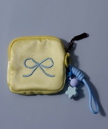 emesuelee（エメスーリー）の「リボン刺繍チャーム付きミニポーチ（ポーチ）」