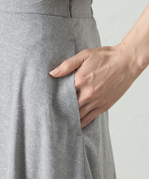 CAST:（キャストコロン）の「【接触冷感/UV対策/セットアップﾟ対応】ラウンドラインギャザースカート（スカート・レディース・グレー系その他2/オフホワイト/ブラック・S/M/L）」の8枚目の写真