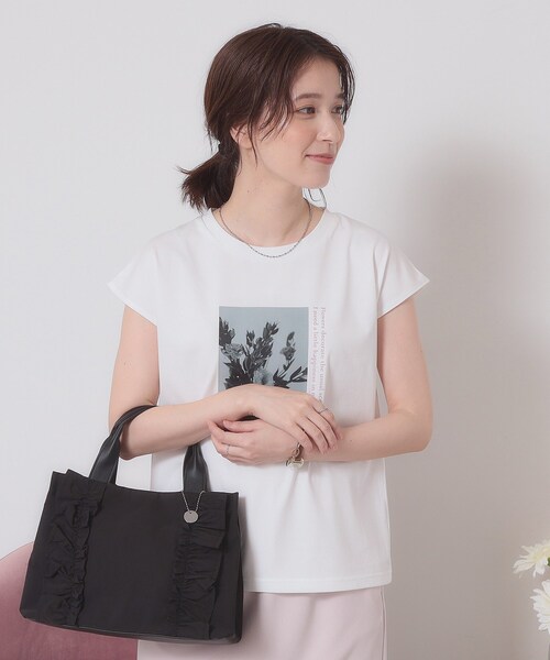 ITS'DEMO（イッツデモ）の「【手洗い可】フォトフレンチTシャツ（Tシャツ/カットソー・レディース・オフホワイト/ライトブルー/ベビーピンク/ブラック・00）」の2枚目の写真