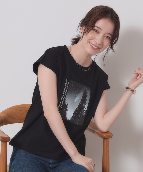 ITS'DEMO（イッツデモ）の「【手洗い可】フォトフレンチTシャツ（Tシャツ/カットソー・レディース・オフホワイト/ライトブルー/ベビーピンク/ブラック・00）」の3枚目の写真