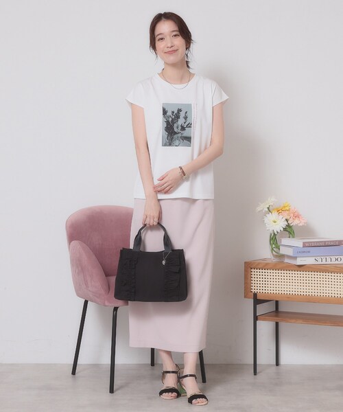 ITS'DEMO（イッツデモ）の「【手洗い可】フォトフレンチTシャツ（Tシャツ/カットソー・レディース・オフホワイト/ライトブルー/ベビーピンク/ブラック・00）」の6枚目の写真