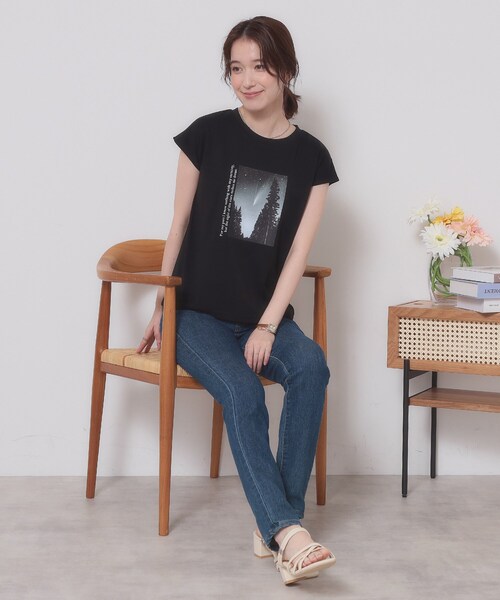 ITS'DEMO（イッツデモ）の「【手洗い可】フォトフレンチTシャツ（Tシャツ/カットソー・レディース・オフホワイト/ライトブルー/ベビーピンク/ブラック・00）」の10枚目の写真