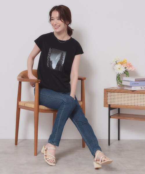 ITS'DEMO（イッツデモ）の「【手洗い可】フォトフレンチTシャツ（Tシャツ/カットソー・レディース・オフホワイト/ライトブルー/ベビーピンク/ブラック・00）」の11枚目の写真