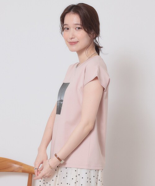 ITS'DEMO（イッツデモ）の「【手洗い可】フォトフレンチTシャツ（Tシャツ/カットソー・レディース・オフホワイト/ライトブルー/ベビーピンク/ブラック・00）」の13枚目の写真