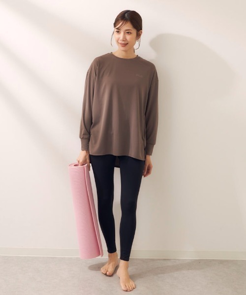 FILA（フィラ）の「マルチウェイ セットアップ 2点セット (ラッシュガード / フィットネスフェア)（ラッシュガード・レディース・ブラック/ベージュ/ラベンダー/ブラウン・MEDIUM/LARGE/X-LARGE/XX-LARGE/XXXX-LARGE/XXX-LARGE）」の3枚目の写真