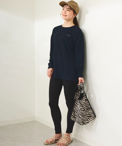 FILA（フィラ）の「マルチウェイ セットアップ 2点セット (ラッシュガード / フィットネスフェア)（ラッシュガード・レディース・ブラック/ベージュ/ラベンダー/ブラウン・MEDIUM/LARGE/X-LARGE/XX-LARGE/XXXX-LARGE/XXX-LARGE）」の2枚目の写真