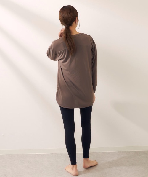 FILA（フィラ）の「マルチウェイ セットアップ 2点セット (ラッシュガード / フィットネスフェア)（ラッシュガード・レディース・ブラック/ベージュ/ラベンダー/ブラウン・MEDIUM/LARGE/X-LARGE/XX-LARGE/XXXX-LARGE/XXX-LARGE）」の14枚目の写真