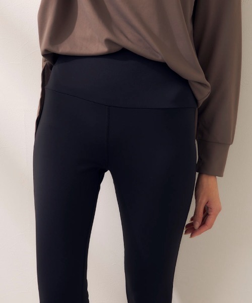 FILA（フィラ）の「マルチウェイ セットアップ 2点セット (ラッシュガード / フィットネスフェア)（ラッシュガード・レディース・ブラック/ベージュ/ラベンダー/ブラウン・MEDIUM/LARGE/X-LARGE/XX-LARGE/XXXX-LARGE/XXX-LARGE）」の16枚目の写真