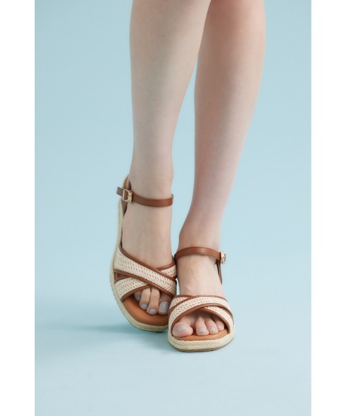 STACCATO(スタッカート)の「アランクロスウェッジソールライトサンダル(サンダル・レディース・ブラック/ブラウン・22.5cm/24.5cm/24cm/23.5cm/23cm)」の2枚目の写真