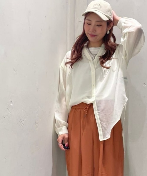 Right-on(ライトオン)の「HONEYSUCKLE ROSE(ハニーサックルローズ)【レディース】シアーブラウス(シャツ/ブラウス・レディース・ブルー/オフホワイト/ダークグレー・L/M)」の2枚目の写真