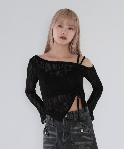 Uenui（ウニュイ）の「【 cunii 】 シアー ルーシュド トップ（Tシャツ/カットソー・レディース・ブラック/ホワイト・FREE）」の2枚目の写真