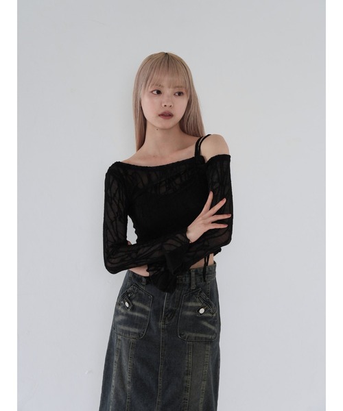 Uenui（ウニュイ）の「【 cunii 】 シアー ルーシュド トップ（Tシャツ/カットソー・レディース・ブラック/ホワイト・FREE）」の3枚目の写真