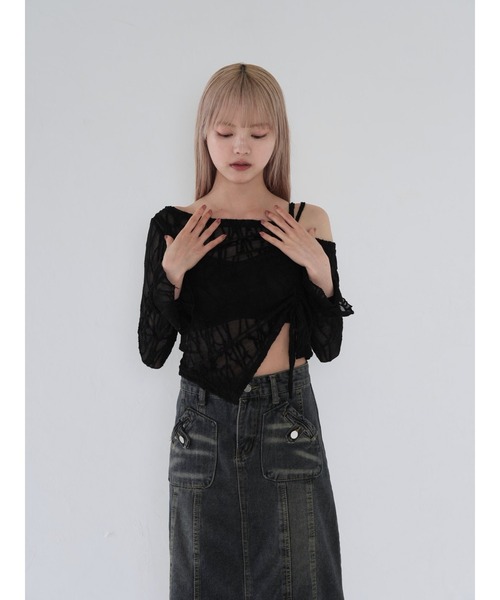 Uenui（ウニュイ）の「【 cunii 】 シアー ルーシュド トップ（Tシャツ/カットソー・レディース・ブラック/ホワイト・FREE）」の5枚目の写真