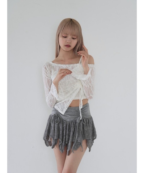 Uenui（ウニュイ）の「【 cunii 】 シアー ルーシュド トップ（Tシャツ/カットソー・レディース・ブラック/ホワイト・FREE）」の11枚目の写真
