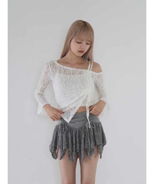 Uenui（ウニュイ）の「【 cunii 】 シアー ルーシュド トップ（Tシャツ/カットソー・レディース・ブラック/ホワイト・FREE）」の13枚目の写真