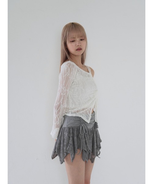 Uenui（ウニュイ）の「【 cunii 】 シアー ルーシュド トップ（Tシャツ/カットソー・レディース・ブラック/ホワイト・FREE）」の15枚目の写真