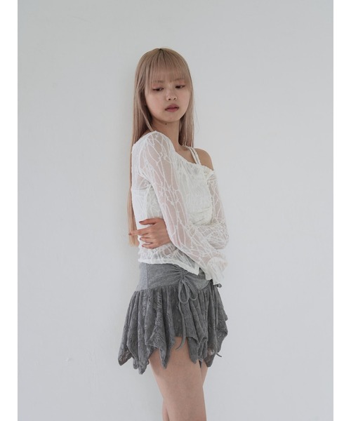Uenui（ウニュイ）の「【 cunii 】 シアー ルーシュド トップ（Tシャツ/カットソー・レディース・ブラック/ホワイト・FREE）」の17枚目の写真