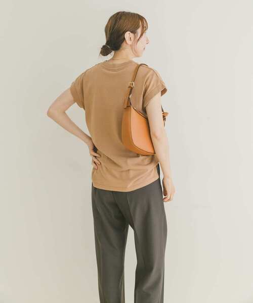 ITEMS URBANRESEARCH（アイテムズ アーバンリサーチ）の「ピグメントフレンチTシャツ（Tシャツ/カットソー・レディース・キャメル/ブラック/グレー・FREE）」の19枚目の写真