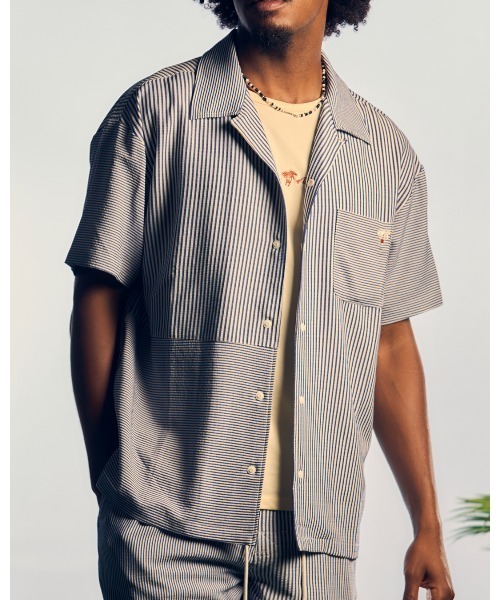 SUNS by #Re:room（サンズバイリルーム）の「スイッチングシアサッカーオープンカラーシャツ（シャツ/ブラウス・メンズ・ブラック/ブルー・SMALL/MEDIUM）」の2枚目の写真
