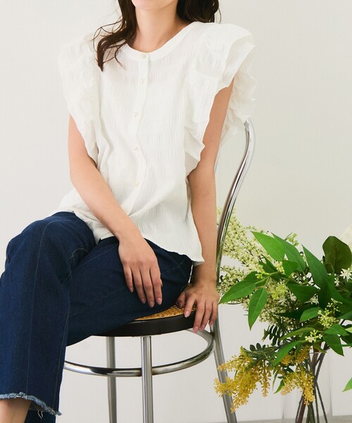 Jayro(ジャイロ)の「袖フリルノーカラーブラウス(シャツ/ブラウス・レディース・ブラック/ホワイト系その他・M)」の2枚目の写真