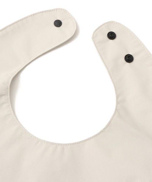 THE NORTH FACE（ザノースフェイス）の「THE NORTH FACE Baby Compact Yummy Bib / ザ・ノース・フェイス ベビー コンパクト ヤミー ビブ（スタイ/よだれかけ・キッズ・ベージュ/アイボリー/オレンジ・FREE）」の5枚目の写真