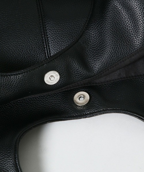 RAGEBLUE(レイジブルー)の「SYNTHETIC LEATHER ROUND TOTE BAG / シンセティックレザー/ラウンドトートバッグ(トートバッグ・メンズ・ブラック・FREE)」の13枚目の写真