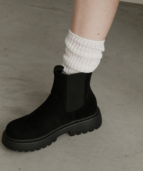 Auntie Rosa Holiday（アンティローザホリデー）の「ライトウェイトスエードサイドゴアブーツ（ブーツ・レディース・ブラック・37/39）」の4枚目の写真