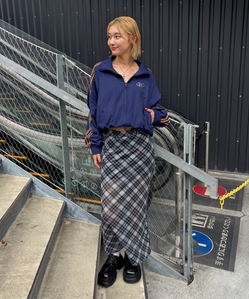 WHO'S WHO gallery（フーズフーギャラリー）の「【WEB限定】Sロゴナイロントラックジャケット（ナイロンジャケット・レディース・マスタード/ネイビー/アイボリー/ブラック・FREE）」の22枚目の写真