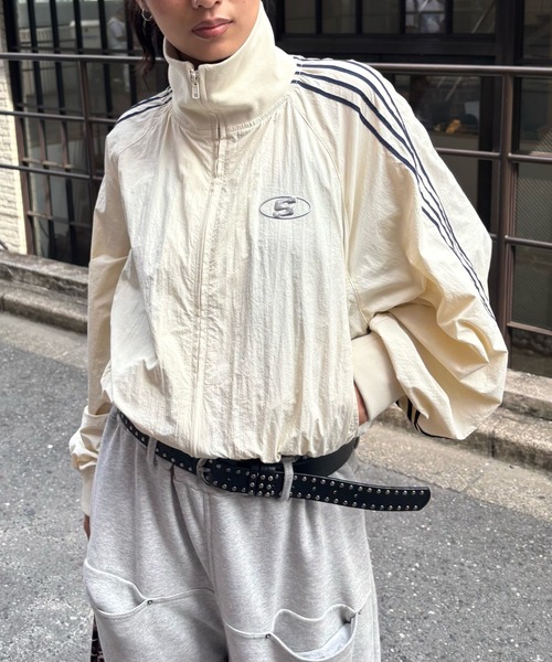 WHO'S WHO gallery（フーズフーギャラリー）の「【WEB限定】Sロゴナイロントラックジャケット（ナイロンジャケット・レディース・マスタード/ネイビー/アイボリー/ブラック・FREE）」の7枚目の写真