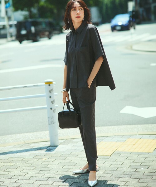 23区(ニジュウサンク)の「【洗える】TWマットクロス ポンチョシルエット シャツ(シャツ/ブラウス・レディース・グレー系/黄土色系・38)」の3枚目の写真