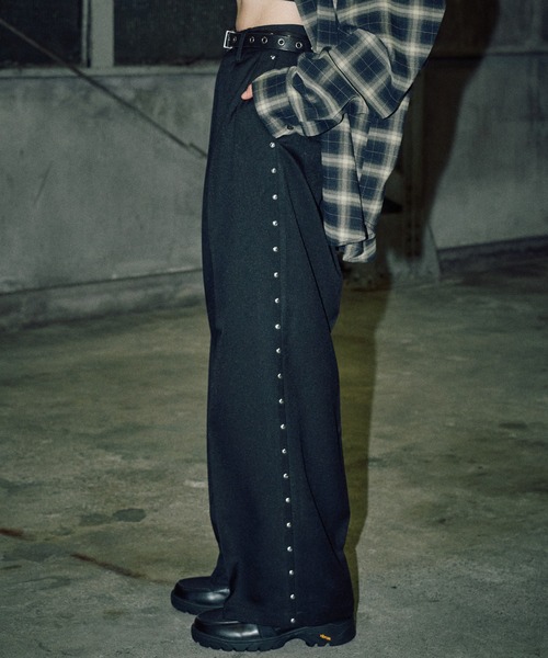 CASPER JOHN（キャスパージョン）の「Hot fit rivet slacks/ホットフィットリベットスラックス（スラックス・メンズ・グレー/ブラック/ブラック系/ブラウン系/ブラウン・X-SMALL/SMALL/MEDIUM/LARGE）」の2枚目の写真