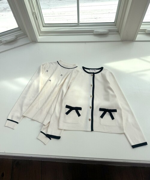 Feroux（フェルゥ）の「バイカラーリボンニット カーディガン（カーディガン/ボレロ・レディース・ホワイト系/スカイブルー系/ブラック系・F）」の11枚目の写真