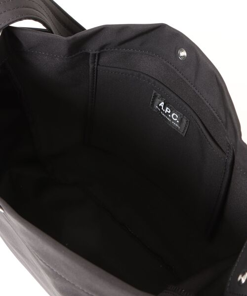 A.P.C.(アーペーセー)の「BESACE JOURNAL SMALL(ショルダーバッグ・メンズ・ブラック・ONESIZE)」の4枚目の写真